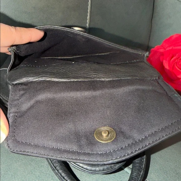 Fossil Black Satchel/Crossbody Bag ๐๐๐๐๐บ - Picture 9 of 13